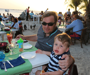 Aruba-father-son-kid-restaurant-beach